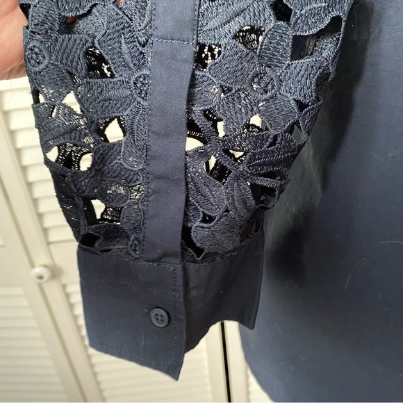 Banana Republic lace front blouse Navy L - Picture 5 of 8
